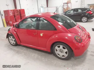 1999 Volkswagen New Beetle GLS with VIN 3VWCC21C1XM444985, listed as a IAAI auction lot 41209953 with 175,946 mi miles. Bid and sale history available at carsss.com. Image 15.