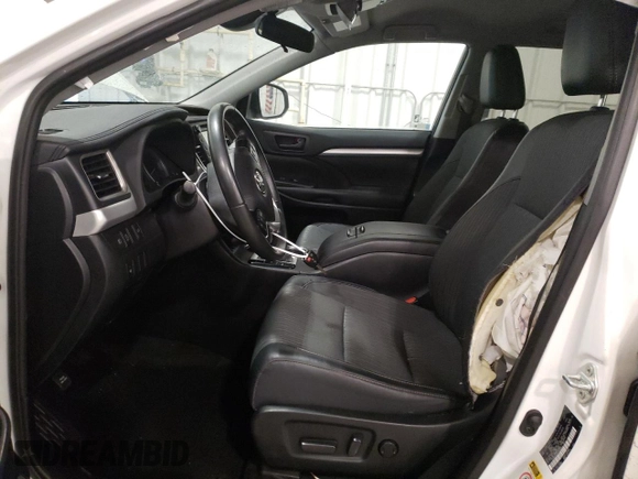 2019 Toyota Highlander LE with VIN 5TDBZRFH7KS737812, listed as a Copart auction lot 42648664 with 42,251 mi miles and Non repairable. Bid and sale history available at DreamBid. Image 7.