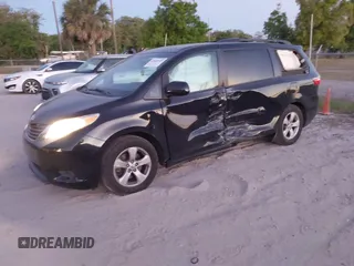 2015 Toyota Sienna LE AAS with VIN 5TDKK3DC2FS685245, listed as a IAAI auction lot 41849185 with 141,545 mi miles. Bid and sale history available at carsss.com. Image 2.