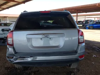 2017 Jeep Compass Sport z VIN 1C4NJCBA5HD147204, wystawiony jako IAAI lot #42552294 z przebiegiem 89 153 mil mil oraz . Historia ofert i sprzedaży dostępna na DreamBid. Obrazek 6.