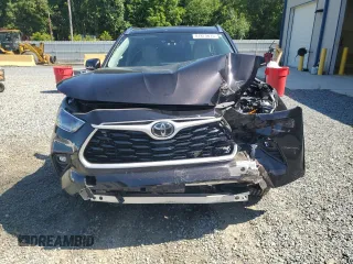 2021 Toyota Highlander XLE with VIN 5TDGZRAH4MS080595, listed as a Copart auction lot 61874615 with 56,315 mi miles and Salvage title. Bid and sale history available at DreamBid. Image 5.