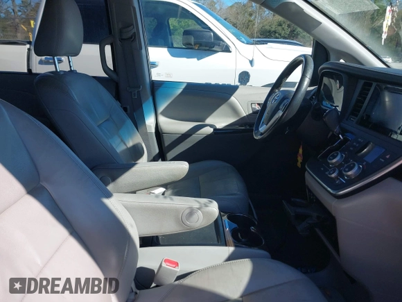 2016 Toyota Sienna XLE with VIN 5TDYK3DCXGS706385, listed as a IAAI auction lot 41286243 with 138,553 mi miles. Bid and sale history available at carsss.com. Image 5.