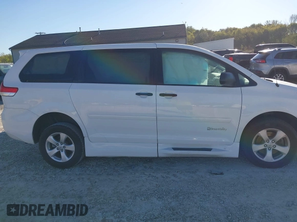 2012 Toyota Sienna with VIN 5TDZK3DC7CS270240, listed as a IAAI auction lot 40539452 with 92,738 mi miles. Bid and sale history available at carsss.com. Image 13.