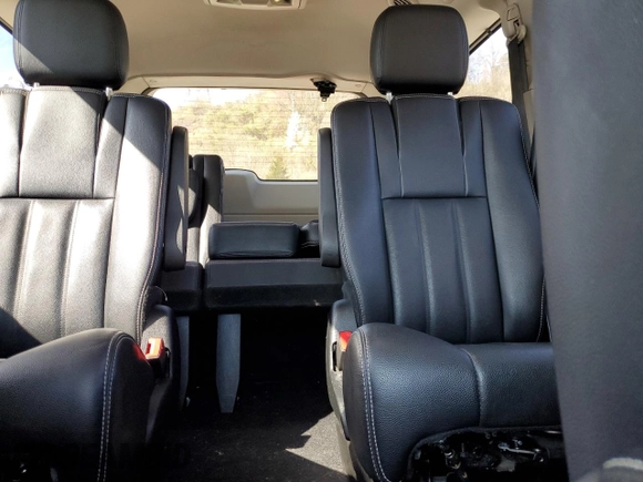 2015 Chrysler Town & Country Touring with VIN 2C4RC1BG1FR628145, listed as a Copart auction lot 50597435 with 115,177 mi miles and Salvage Title. Bid and sale history available at carsss.com. Image 10.
