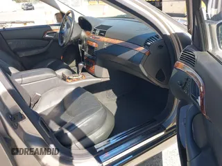 2006 Mercedes-Benz S 500 z VIN WDBNG75J56A469310, wystawiony jako IAAI lot #42454878 z przebiegiem 79 395 mil mil oraz . Historia ofert i sprzedaży dostępna na DreamBid. Obrazek 5.