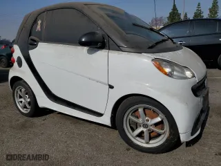 2014 Smart fortwo Pure with VIN WMEEJ3BA3EK780633, listed as a Copart auction lot 54009185 with 104,688 mi miles and Clean Title. Bid and sale history available at carsss.com. Image 4.
