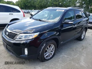 2015 Kia Sorento LX z VIN 5XYKTCA64FG587276, wystawiony jako Copart lot #51453235 z przebiegiem 143 769 mil mil oraz Nie do naprawy • Non repairable. Historia ofert i sprzedaży dostępna na DreamBid. Obrazek 1.