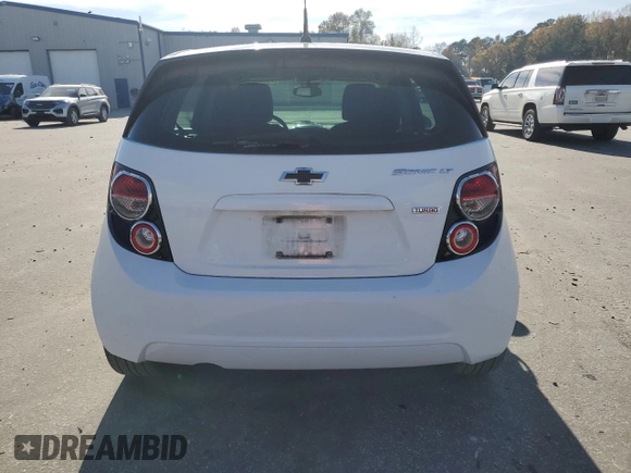2012 Chevrolet Sonic LT z VIN 1G1JD6SB5C4229712, wystawiony jako Copart lot #81492374 z przebiegiem 116 566 mil mil oraz Czysty tytuł • Clean title. Historia ofert i sprzedaży dostępna na DreamBid. Obrazek 6.