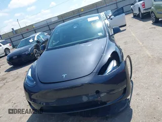 2024 Tesla Model Y with VIN 7SAYGDED9RA321373, listed as a IAAI auction lot 42228491 with 6,452 mi miles and . Bid and sale history available at DreamBid. Image 11.