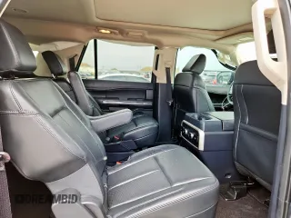 2022 Ford Expedition Max XLT z VIN 1FMJK1HT8NEA62920, wystawiony jako Copart lot #57080095 z przebiegiem 25 632 mil mil oraz Szkoda całkowita • Salvage title. Historia ofert i sprzedaży dostępna na DreamBid. Obrazek 10.