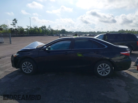 2017 Toyota Camry XLE z VIN 4T1BF1FK1HU805219, wystawiony jako IAAI lot #42199342 z przebiegiem 133 102 mil mil oraz . Historia ofert i sprzedaży dostępna na DreamBid. Obrazek 14.