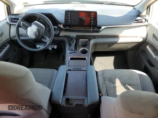 2021 Toyota Sienna LE z VIN 5TDKRKEC3MS023188, wystawiony jako Copart lot #51326975 z przebiegiem Nie podano mil oraz Szkody całkowita. Historia ofert i sprzedaży dostępna na DreamBid. Obrazek 8.