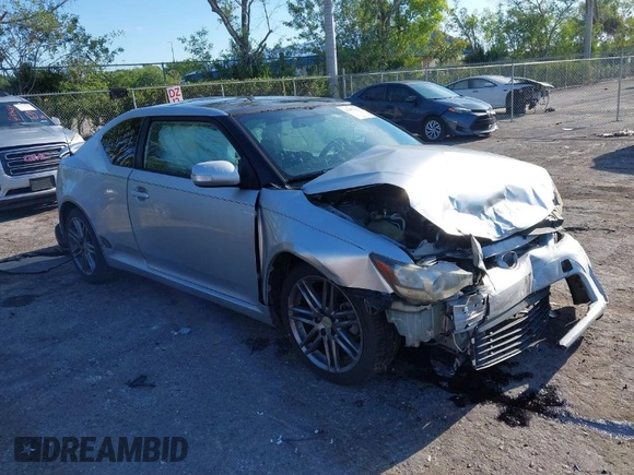 2012 Scion tC z VIN JTKJF5C77C3032559, wystawiony jako IAAI lot #41892954 z przebiegiem 207 718 mil mil oraz . Historia ofert i sprzedaży dostępna na DreamBid. Obrazek 1.