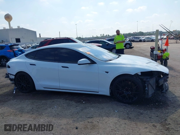 2016 Tesla Model S 70 z VIN 5YJSA1E11GF159425, wystawiony jako IAAI lot #42377639 z przebiegiem 79 767 mil mil oraz . Historia ofert i sprzedaży dostępna na DreamBid. Obrazek 14.