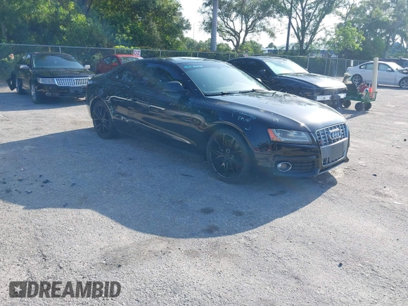 2009 Audi S5 z VIN WAURV78T99A036807, wystawiony jako IAAI lot #42352152 z przebiegiem 122 196 mil mil oraz . Historia ofert i sprzedaży dostępna na DreamBid. Obrazek 1.