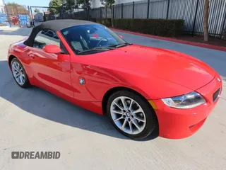 2008 BMW Z4 3.0i z VIN 4USBU33528LW76296, wystawiony jako Copart lot #42134925 z przebiegiem 56 115 mil mil oraz Szkody całkowita. Historia ofert i sprzedaży dostępna na DreamBid. Obrazek 1.