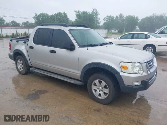 2008 Ford Explorer Sport Trac XLT z VIN 1FMEU51EX8UA20094, wystawiony jako IAAI lot #42409992 z przebiegiem 168 718 mil mil oraz . Historia ofert i sprzedaży dostępna na DreamBid. Obrazek 1.