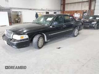2008 Mercury Grand Marquis LS z VIN 2MEFM75V18X617284, wystawiony jako IAAI lot #41948364 z przebiegiem 106 294 mil mil oraz . Historia ofert i sprzedaży dostępna na DreamBid. Obrazek 2.