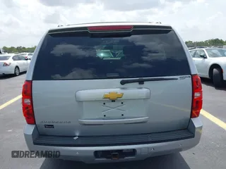 2013 Chevrolet Suburban LT with VIN 1GNSCJE08DR378459, listed as a IAAI auction lot 42453650 with 179,156 mi miles and . Bid and sale history available at DreamBid. Image 17.