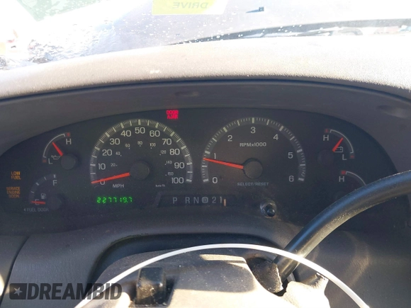 2000 Ford Expedition XLT with VIN 1FMRU1664YLB83051, listed as a IAAI auction lot 41326759 with 227,719 mi miles and . Bid and sale history available at DreamBid. Image 7.