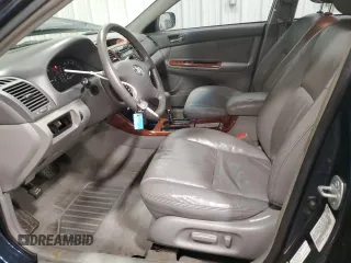 2003 Toyota Camry LE z VIN 4T1BF30K23U058761, wystawiony jako Copart lot #51286985 z przebiegiem 90 143 mil mil oraz Nie do naprawy • Non repairable. Historia ofert i sprzedaży dostępna na DreamBid. Obrazek 7.