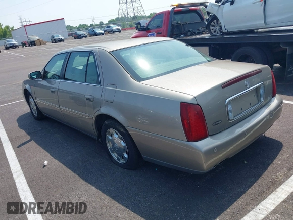 2002 Cadillac DeVille z VIN 1G6KD54Y12U219770, wystawiony jako IAAI lot #42474317 z przebiegiem 122 776 mil mil oraz . Historia ofert i sprzedaży dostępna na DreamBid. Obrazek 3.