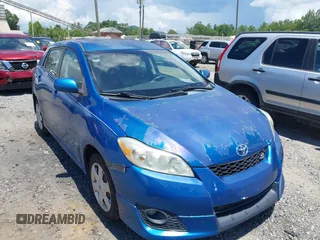 2009 Toyota Matrix S z VIN 2T1KE40E19C002453, wystawiony jako IAAI lot #42779378 z przebiegiem 245 496 mil mil oraz . Historia ofert i sprzedaży dostępna na DreamBid. Obrazek 1.