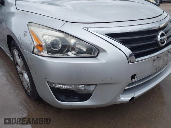 2013 Nissan Altima SV with VIN 1N4AL3APXDN554301, listed as a IAAI auction lot 42183379 with 196,786 mi miles and . Bid and sale history available at carsss.com. Image 6.