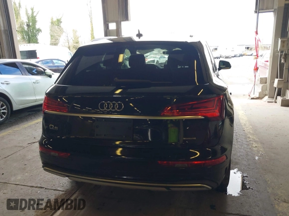 2021 Audi Q5 Premium with VIN WA1AAAFY4M2055723, listed as a IAAI auction lot 41563115 with 40,564 mi miles. Bid and sale history available at carsss.com. Image 17.