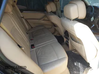 2012 BMW X5 35i z VIN 5UXZV4C5XCL744343, wystawiony jako IAAI lot #42134441 z przebiegiem 136 984 mil mil oraz . Historia ofert i sprzedaży dostępna na DreamBid. Obrazek 8.