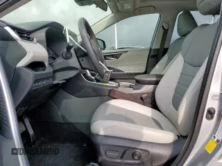 2023 Toyota RAV4 Hybrid XLE Premium с VIN JTMB6RFVXPD082594, выставлен на аукционе Copart как лот 61545245 с пробегом 8 075 миль миль и Списание • Salvage title. История ставок и продаж доступна на DreamBid. Изображение 7.