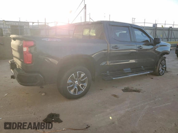 2022 Chevrolet Silverado 1500 RST with VIN 1GCUDEET4NZ577218, listed as a Copart auction lot 42675324 with 25,718 mi miles and Salvage Title. Bid and sale history available at DreamBid. Image 3.