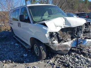 2017 GMC Savana Cargo Van with VIN 1GTW7AFF3H1911212, listed as a IAAI auction lot 41153971 with 111,586 mi miles. Bid and sale history available at carsss.com. Image 1.