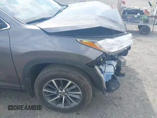 2019 Toyota Highlander SE with VIN 5TDKZRFH3KS353087, listed as a IAAI auction lot 42006593 with 74,214 mi miles and . Bid and sale history available at DreamBid. Image 19.