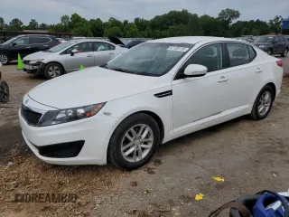 2011 Kia Optima LX z VIN KNAGM4A73B5081987, wystawiony jako Copart lot #57135115 z przebiegiem 164 808 mil mil oraz Szkoda całkowita • Salvage title. Historia ofert i sprzedaży dostępna na DreamBid. Obrazek 1.