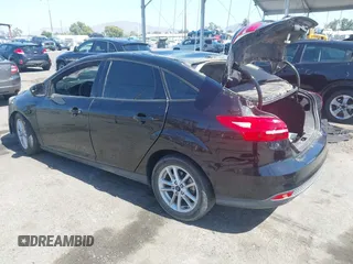 2018 Ford Focus SE z VIN 1FADP3FE9JL303933, wystawiony jako IAAI lot #42530171 z przebiegiem Nie podano mil oraz . Historia ofert i sprzedaży dostępna na DreamBid. Obrazek 3.