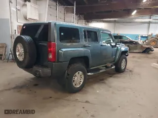 2007 Hummer H3 SUV with VIN 5GTDN13E078114889, listed as a IAAI auction lot 41945047 with 135,013 mi miles. Bid and sale history available at carsss.com. Image 4.