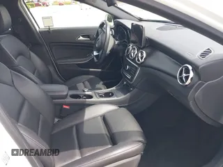 2019 Mercedes-Benz GLA 250 z VIN WDCTG4EB9KJ550931, wystawiony jako IAAI lot #42223075 z przebiegiem 86 012 mil mil oraz . Historia ofert i sprzedaży dostępna na DreamBid. Obrazek 5.