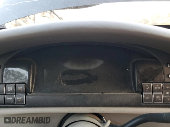 1999 Cadillac DeVille z VIN 1G6KD54Y5XU767438, wystawiony jako Copart lot #86133764 z przebiegiem Nie podano mil oraz Nie do naprawy • Non repairable. Historia ofert i sprzedaży dostępna na DreamBid. Obrazek 9.