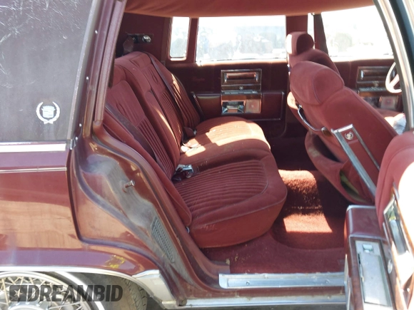 1991 Cadillac Brougham z VIN 1G6DW54E4MR716777, wystawiony jako IAAI lot #42383965 z przebiegiem 197 824 mil mil oraz . Historia ofert i sprzedaży dostępna na DreamBid. Obrazek 8.