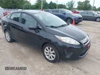 2011 Ford Fiesta SE с VIN 3FADP4BJ3BM147784, выставлен на аукционе IAAI как лот 42567083 с пробегом 104 843 миль миль и . История ставок и продаж доступна на DreamBid. Изображение 1.
