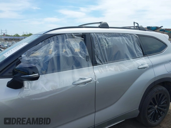 2023 Toyota Highlander L with VIN 5TDKDRBH3PS001588, listed as a IAAI auction lot 42139254 with 21,399 mi miles and . Bid and sale history available at DreamBid. Image 6.