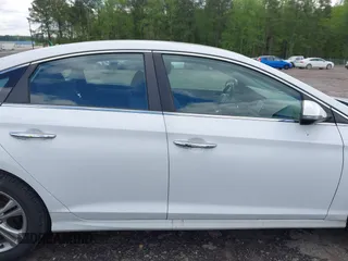 2018 Hyundai Sonata Limited with VIN 5NPE34AF9JH624049, listed as a IAAI auction lot 41977082 with 43,040 mi miles. Bid and sale history available at carsss.com. Image 13.