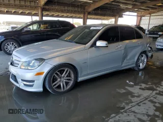 2012 Mercedes-Benz C 250 Sport z VIN WDDGF4HBXCR221640, wystawiony jako Copart lot #62794345 z przebiegiem 85 561 mil mil oraz Czysty tytuł • Clean title. Historia ofert i sprzedaży dostępna na DreamBid. Obrazek 1.