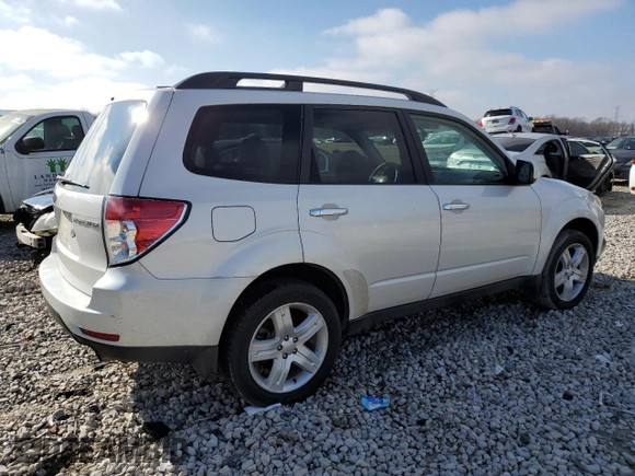 2010 Subaru Forester X Limited with VIN JF2SH6DC3AH700592, listed as a Copart auction lot 84697644 with 130,550 mi miles and Salvage title. Bid and sale history available at DreamBid. Image 3.