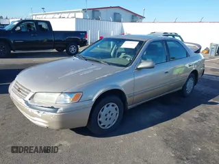 1998 Toyota Camry LE z VIN JT2BG22K3W0151088, wystawiony jako IAAI lot #41429977 z przebiegiem 435 394 mil mil oraz . Historia ofert i sprzedaży dostępna na DreamBid. Obrazek 18.