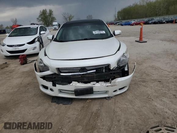 2014 Nissan Maxima SV z VIN 1N4AA5AP0EC439334, wystawiony jako Copart lot #54109875 z przebiegiem 131 592 mil mil oraz Szkoda całkowita • Salvage title. Historia ofert i sprzedaży dostępna na DreamBid. Obrazek 5.