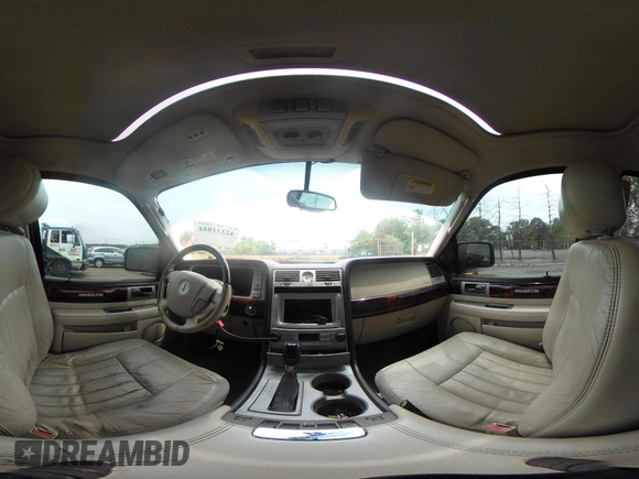 2003 Lincoln Navigator Luxury z VIN 5LMFU28R13LJ43211, wystawiony jako IAAI lot #42331844 z przebiegiem 166 139 mil mil oraz . Historia ofert i sprzedaży dostępna na DreamBid. Obrazek 18.