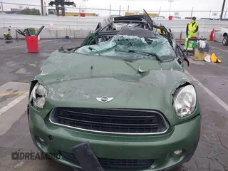 2015 MINI Countryman z VIN WMWZB3C59FWR43209, wystawiony jako IAAI lot #41761218 z przebiegiem Nie podano mil oraz . Historia ofert i sprzedaży dostępna na DreamBid. Obrazek 12.