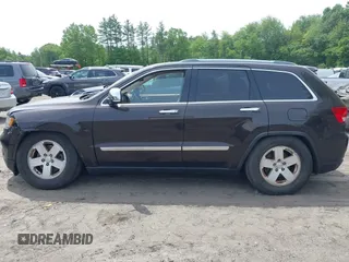 2011 Jeep Grand Cherokee Overland z VIN 1J4RR6GT2BC700758, wystawiony jako IAAI lot #42260235 z przebiegiem 98 609 mil mil oraz . Historia ofert i sprzedaży dostępna na DreamBid. Obrazek 14.